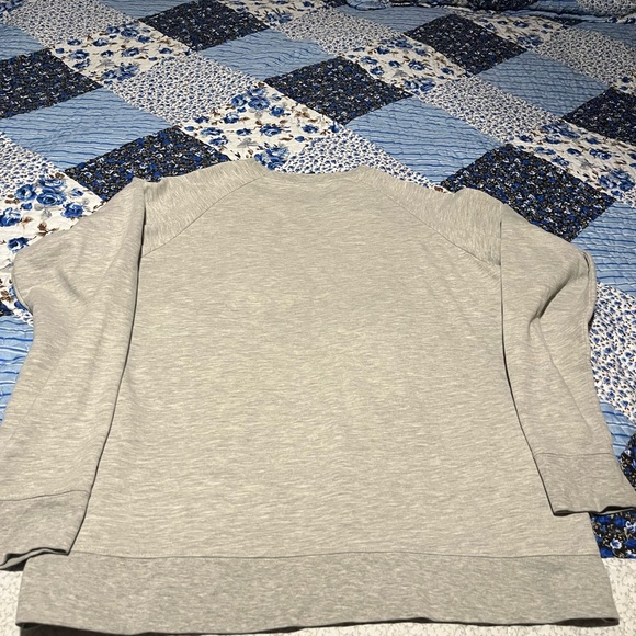 Nintendo Sweatshirt - Picture 8 of 8